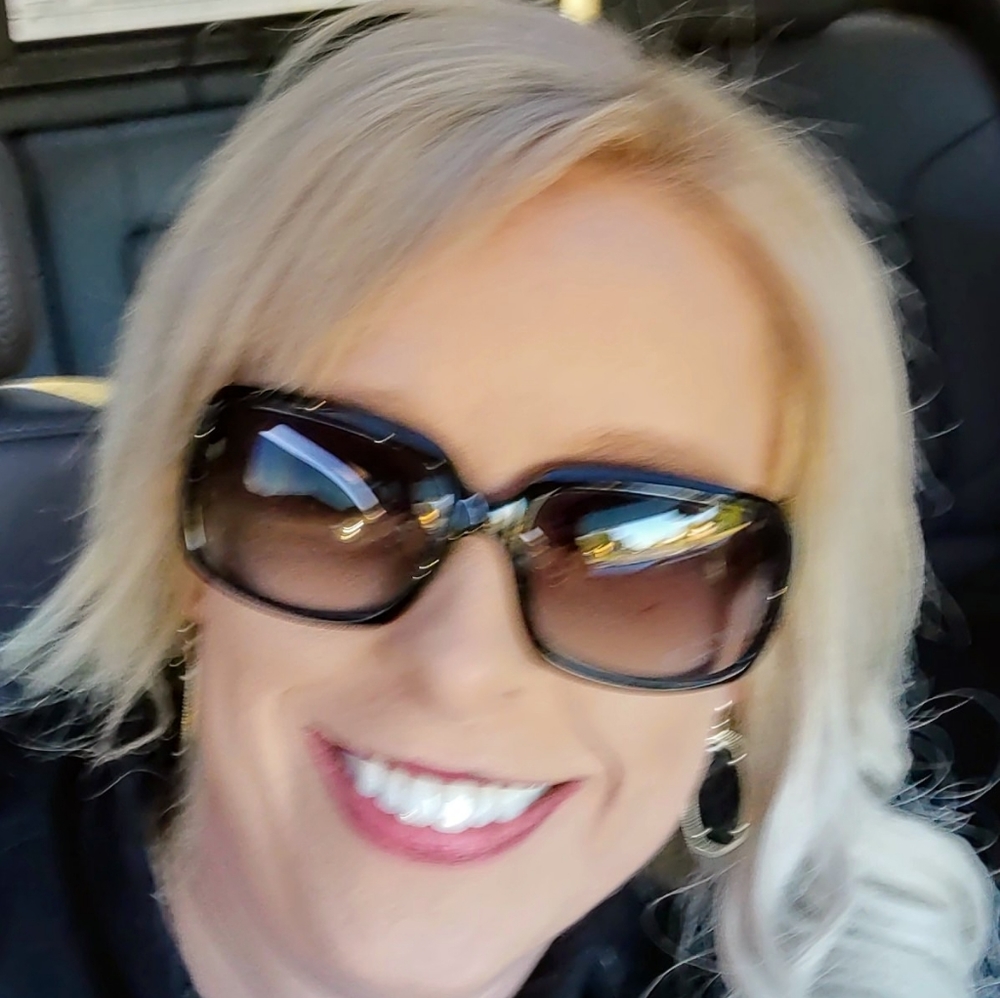 Meet your Posher, Andrea